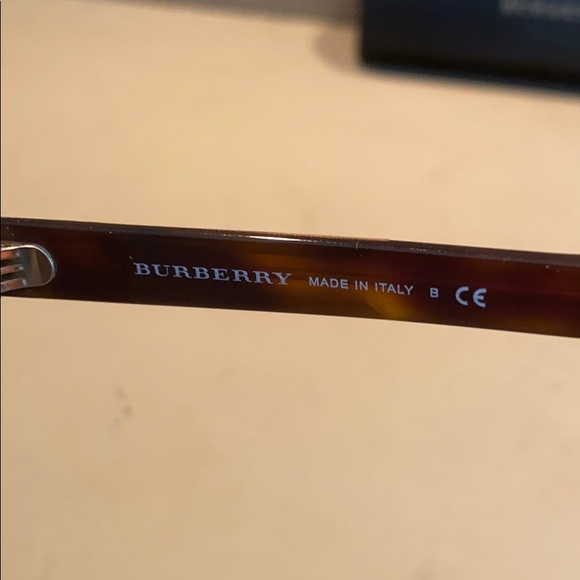 Burberry sunglasses - Picture 4 of 5